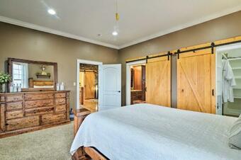 The Barn House Caldwell Mtn Retreat With Hot Tub!