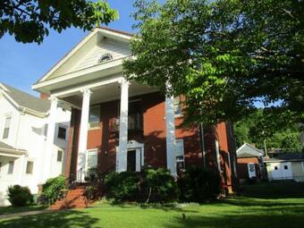 Near I-64, Historic Victorian Home For 2-hinton Wv-romantic Accommodations Near Sandstone Falls, Bluestone Lake & Dam, Pipestem Resort