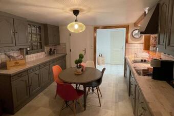 Apartamento Appartement �la Vie Est Belle� Au C?ur De S�zanne