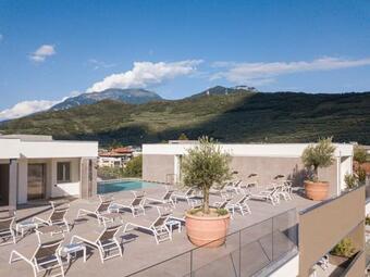 Aris Apartments & Sky Pool - Tonellihotels