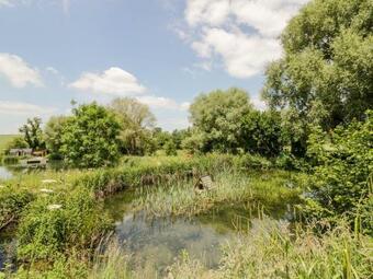 The Shepherds Hut At Bridge Lake Farm & Fishery