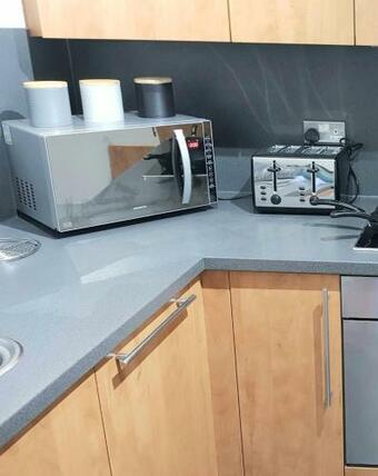 Modern City Centre 1 Bed Apartment With Gym Access By Lets Relocations