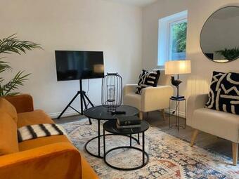 Fully Furnished And Stylishly Decorated Apartment (flat 2)