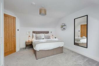 Dollar Apartments-41 Bridge Street