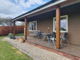 Paddock Lodge