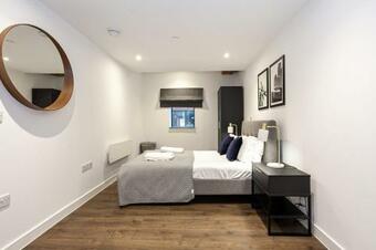 Stylish Modern Apartment In Central Manchester