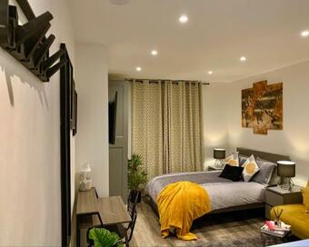 Beautiful Studio Apartment In A House With Parking