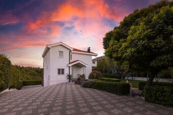 Luxury Villa Lovric With Private Heated Pool, Jacuzzi, Sauna And Private Tavern