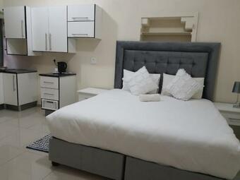 Apartamento Twenty 4 Hr Self-catering Accomodation