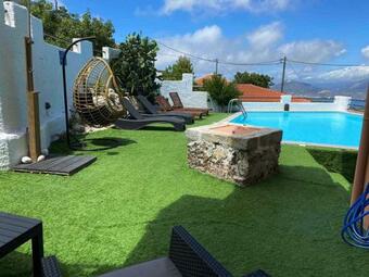 Apartamento Aliki's Top Floor Suite With Shared Infinity Pool!