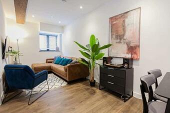 Stunning 2 Bedroom Apartment In Manchester