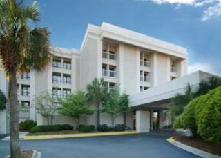 Hotel Quality Suites Convention Center