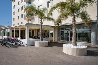 Simon Hotel