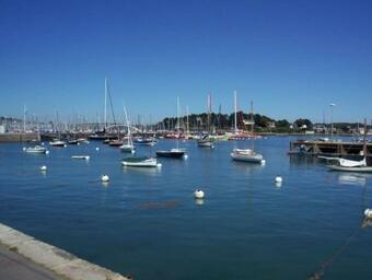 Nich� � C�t� D'un Manoir Pres Rochefort En Terre