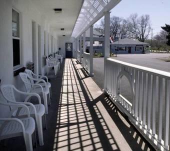 Hotel Hamilton Village Inn