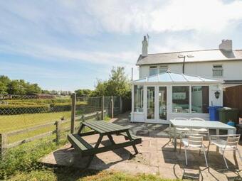 2 Station Cottages