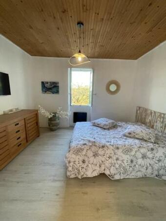 Petite Maison De Charme Dans Un Domaine