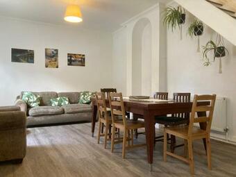 Mitre Court House, Beautiful Large Listed Building
