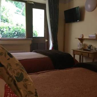 Kylemore Pass Hotel