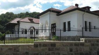 Hostal Conacul Pelerinului Com Muereasca Str Principala Nr 43-45-pe Drumul Manastirii Frasinei