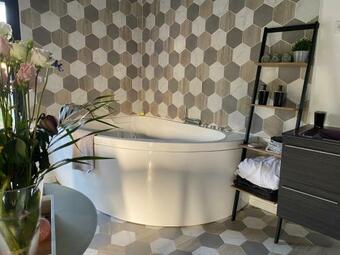 Chambre Chaleureuse Avec Jacuzzi