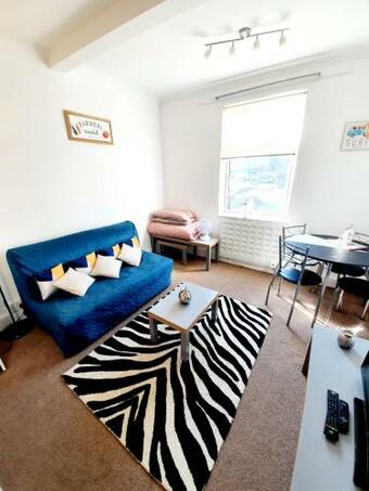 Three Bedroom Apartment In Heart Of Rayleigh