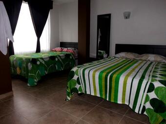 Hotel Caf� Plaza