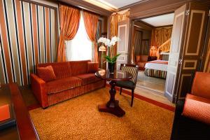 Grand Hotel De Bordeaux & Spa