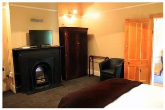Halfway House Hotel