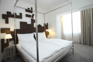Hotel Pure White