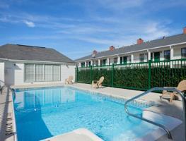 Motel Baymont Inn & Suites - Calhoun