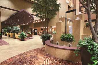 Hotel Embassy Suites Minneapolis - North