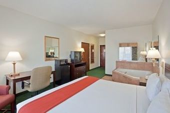 Holiday Inn Express Hotel & Suites Liberal