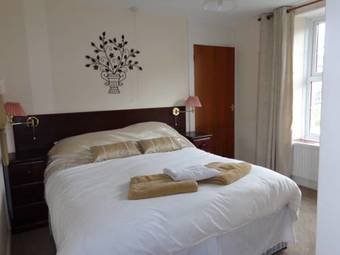 Hostal The Cedars