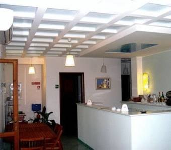 Larus Hotel