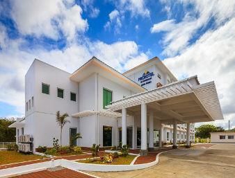 Hotel Microtel Inn & Suites By Wyndham South Forbes Near Nuvali