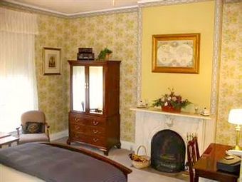 Bed & Breakfast Pinehill Inn