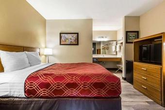Hotel Econo Lodge Inn & Suites Near Shepherd Of The Hills Expy