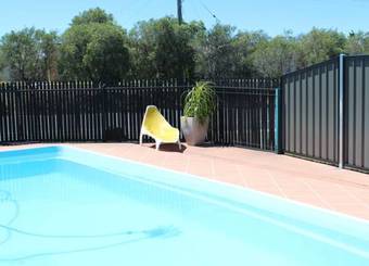 Twin Swans Motel