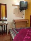 Hill Inn Rooms & Cottage
