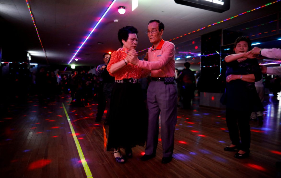 Image result for discoteca ancianos corea"