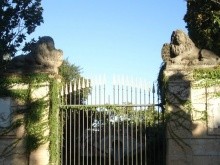 Actividades en Parc del Laberint d'Horta (Puerta de acceso los jardines en la ventanilla de adquisicin de tiques)
